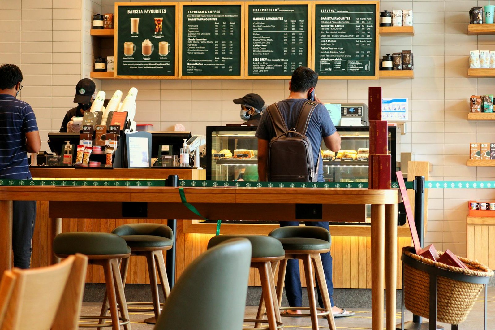 Bisnis franchise kopi murah dengan konsep modern, rasa kuat, dan peluang keuntungan tinggi.